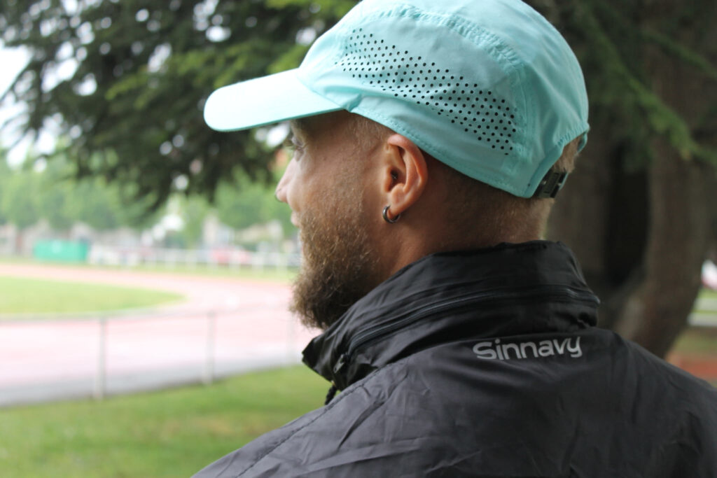 casquette vue de derrière