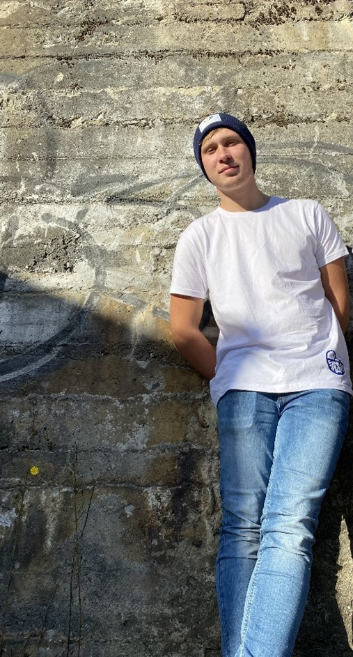 JEUNE HOMME BONNET